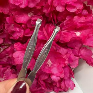 Pinça Prateada para Sobrancelhas